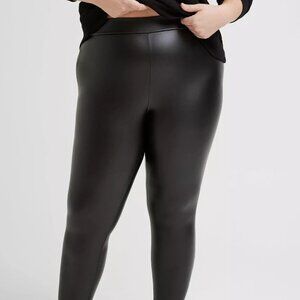 Torrid Faux Leather Leggings Sz 4 (Mid-Rise, Signature Waist)